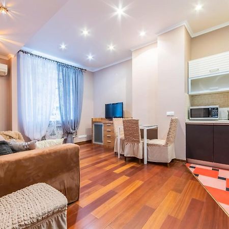 Трехкомнатная Квартира На Крещатике Kiew Exterior foto